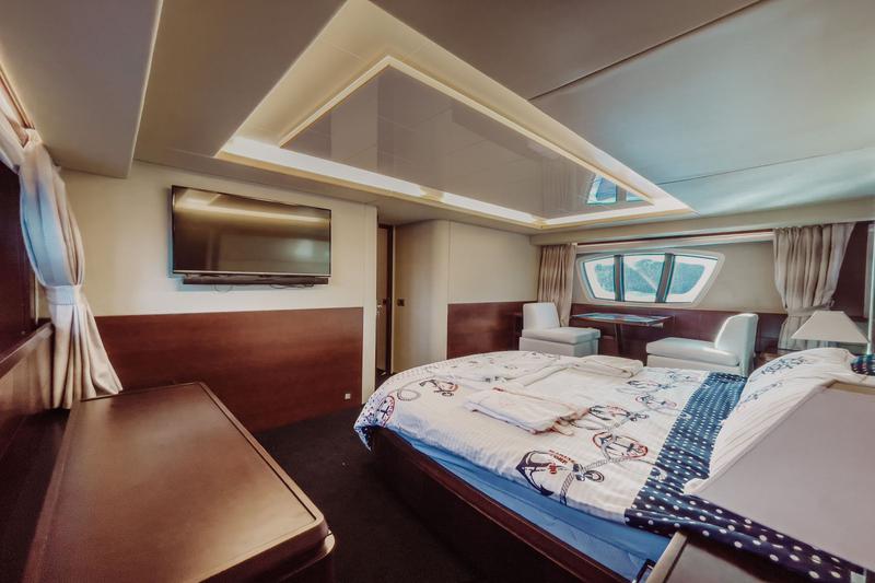 Book yachts online - motorboat - Azimut 75 Fly - Boreas - rent