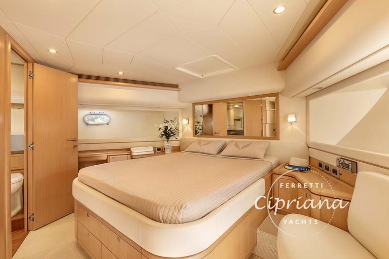 Book yachts online - motorboat - Ferretti 830 - Cipriana - rent