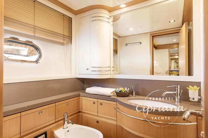 Book yachts online - motorboat - Ferretti 830 - Cipriana - rent