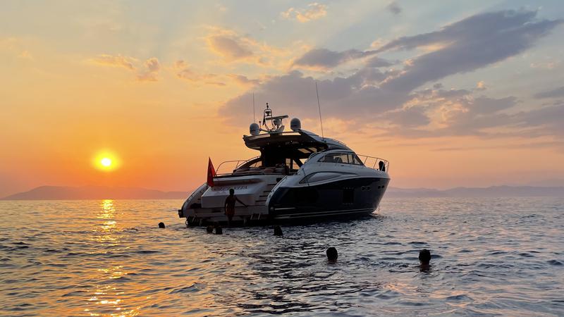 Book yachts online - motorboat - Princess V62 - Dolce Vita - rent