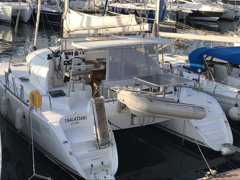 Book yachts online - catamaran - Lagoon 380 - Thalassaki - rent