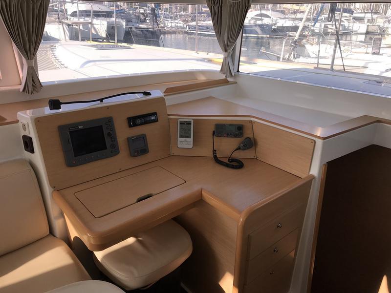 Book yachts online - catamaran - Lagoon 400 - Aurora - rent
