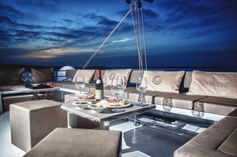 Book yachts online - catamaran - Victoria 67 - Magec - rent