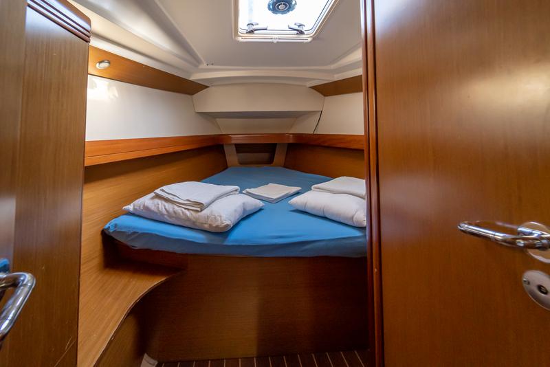 Book yachts online - sailboat - Sun Odyssey 42 i - Mesogeios - rent