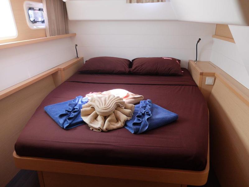 Book yachts online - catamaran - Lagoon 450 - Shana - rent