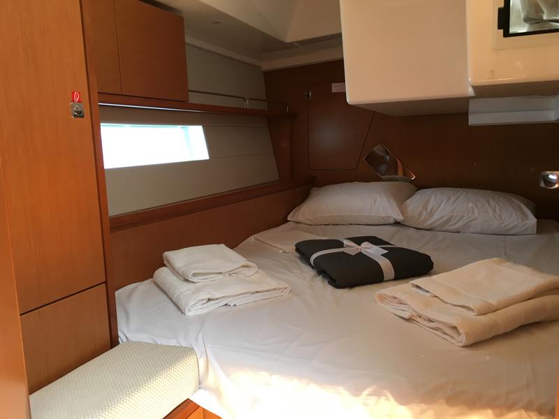 Book yachts online - sailboat - Bavaria C45 - LADY FLORA 1 - rent