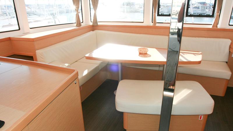 Book yachts online - catamaran - Lagoon 42 - Mona Lisa II - rent