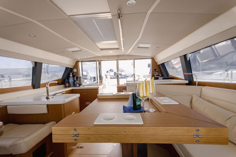 Book yachts online - sailboat - Moody 54 - Adventuro - rent