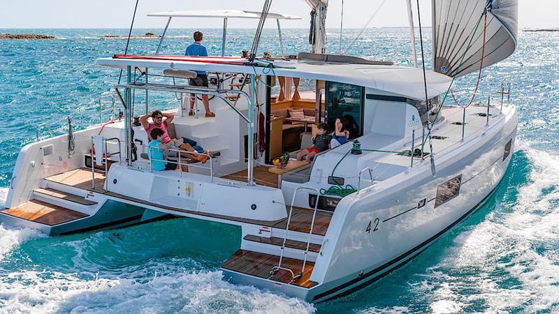Book yachts online - catamaran - Lagoon 42 - Moonlight - rent