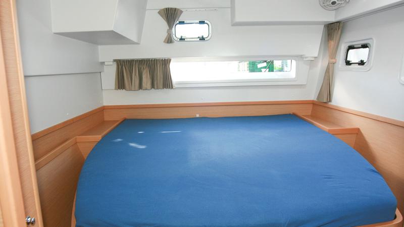 Book yachts online - catamaran - Lagoon 42 - Moonlight - rent