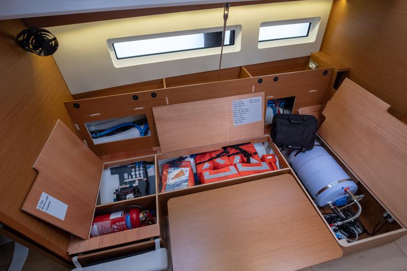 Book yachts online - sailboat - Sun Odyssey 440 - Ioleta - rent