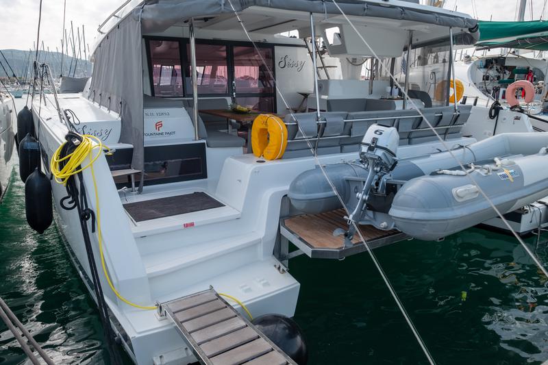 Book yachts online - catamaran - Fountaine Pajot Astréa 42 - Sissy- A/C &amp; Watermaker &amp; Generator &amp; Electrical Platform - 4+2 Cabins/4 Heads - rent