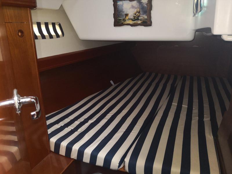 Book yachts online - sailboat - Beneteau 393 - Andromeda - rent