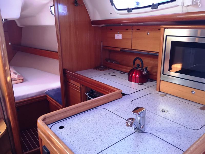 Book yachts online - sailboat - Bavaria 34 Cruiser - Skippy - rent