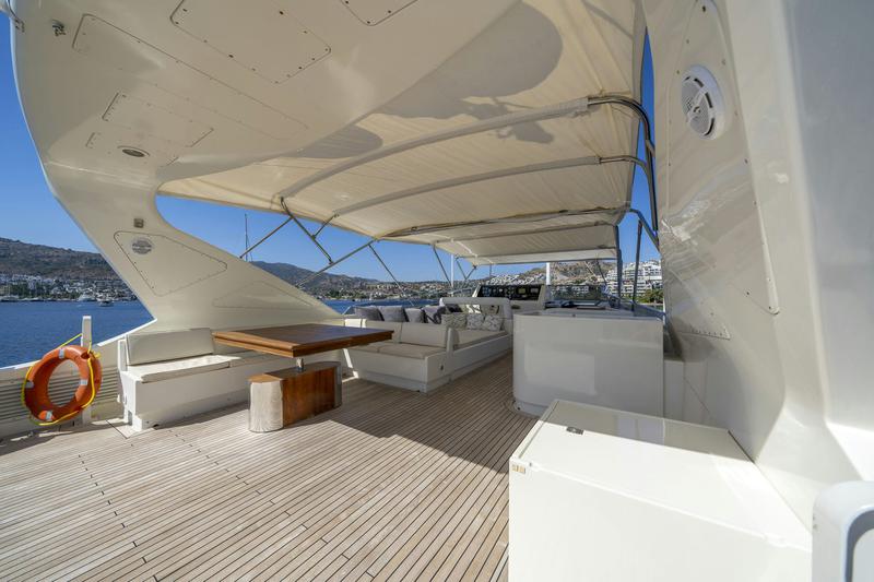 Book yachts online - motorboat - Falcon 115 - Sanref - rent