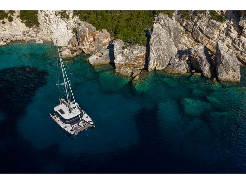 Book yachts online - catamaran - Lagoon 42 - Casta Diva VIP-equipped - rent