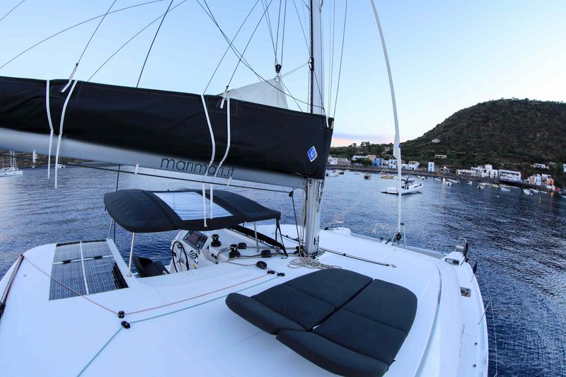 Book yachts online - catamaran - Lagoon 42 - Easy to love - rent