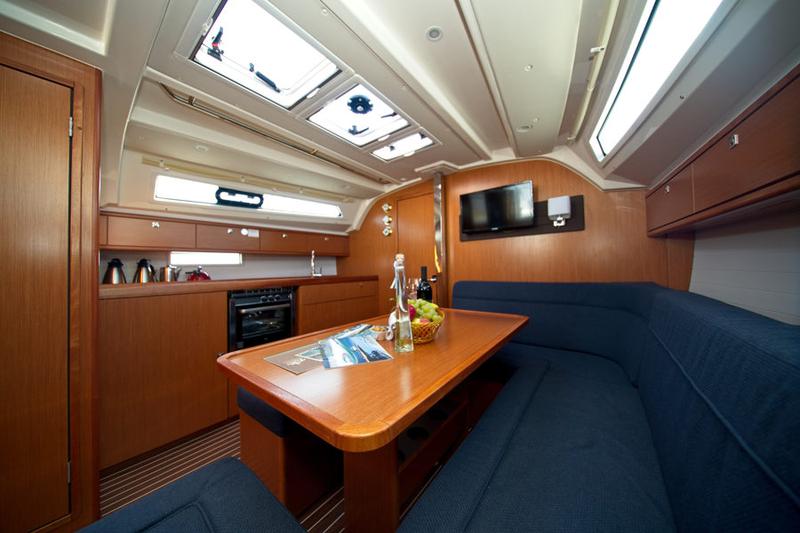 Book yachts online - sailboat - Bavaria Cruiser 41 - MH 59 - rent