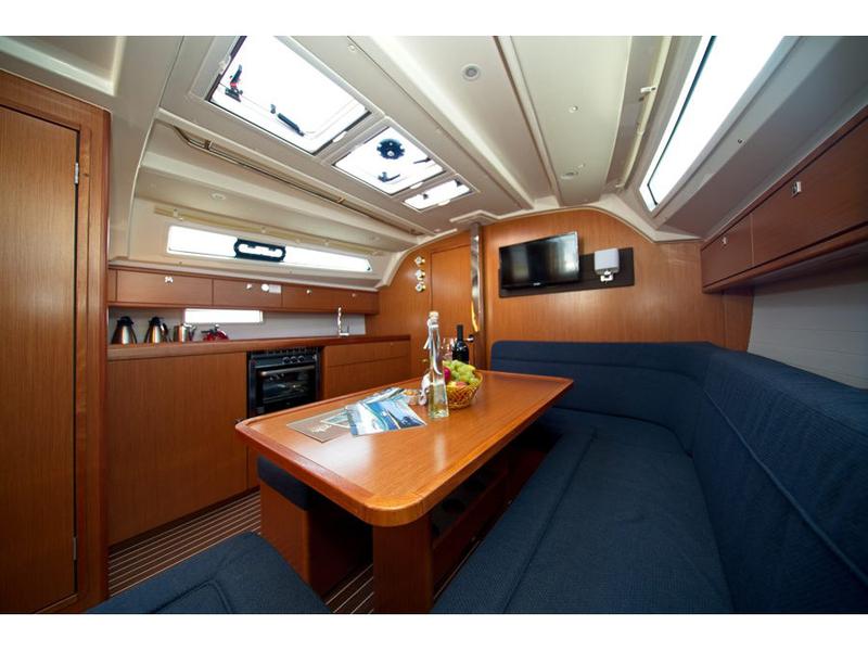 Book yachts online - sailboat - Bavaria Cruiser 41 - MH 60 - rent