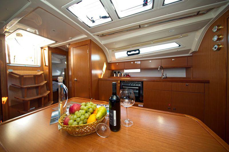 Book yachts online - sailboat - Bavaria Cruiser 41 - MH 62 - rent