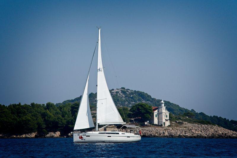 Book yachts online - sailboat - Bavaria Cruiser 41 - MH 76 - rent