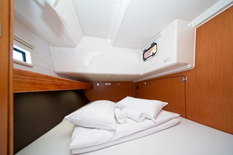 Book yachts online - sailboat - Bavaria 46 CN - MH 47 - rent