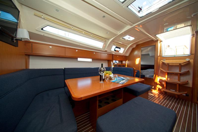 Book yachts online - sailboat - Bavaria Cruiser 41 - MH 58 - rent