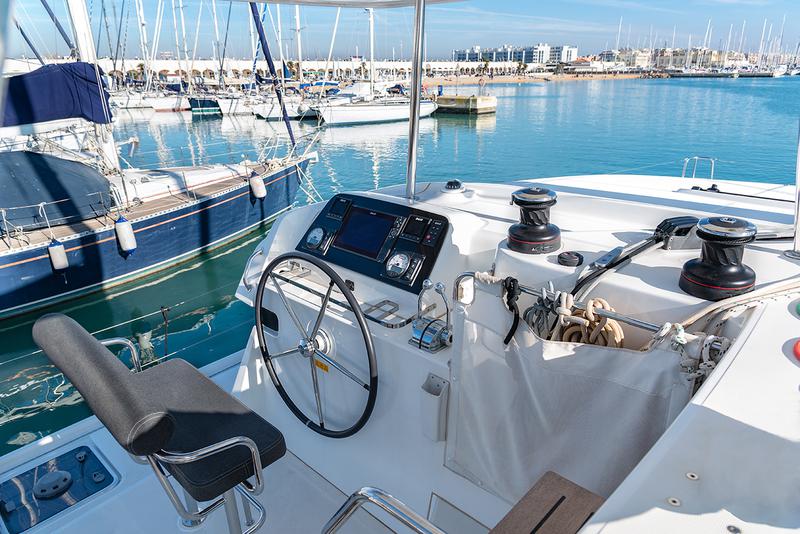 Book yachts online - catamaran - Lagoon 42 - Beatrix - rent
