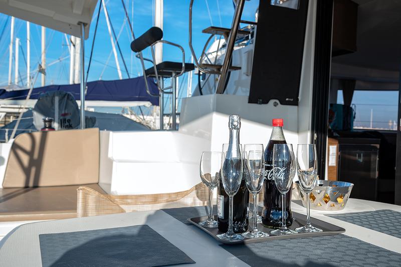 Book yachts online - catamaran - Lagoon 42 - Beatrix - rent