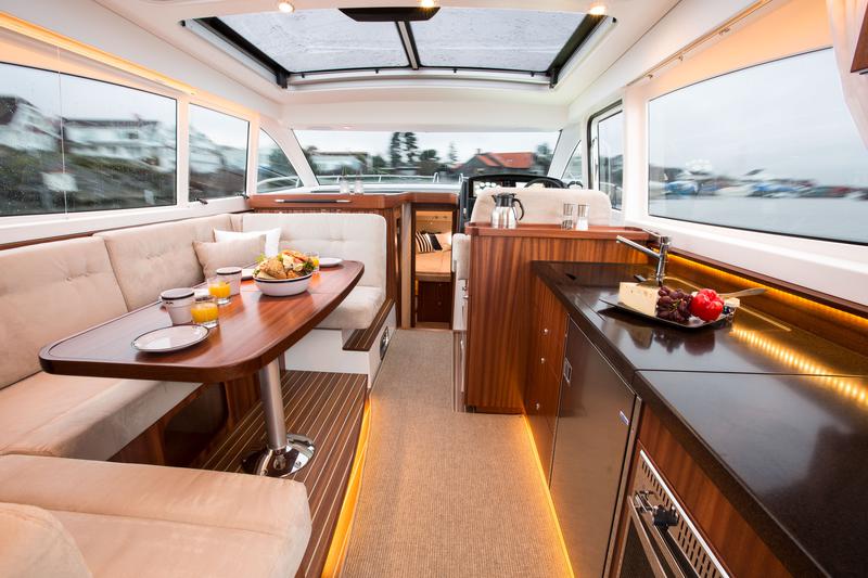 Book yachts online - motorboat - Nimbus 405 Coupe - Unisono - rent