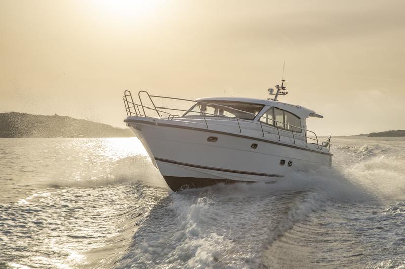 Book yachts online - motorboat - Nimbus 405 Coupe - Unisono - rent