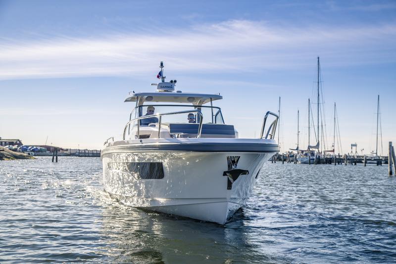 Book yachts online - motorboat - Nimbus Tender T11 - RUDDY - rent