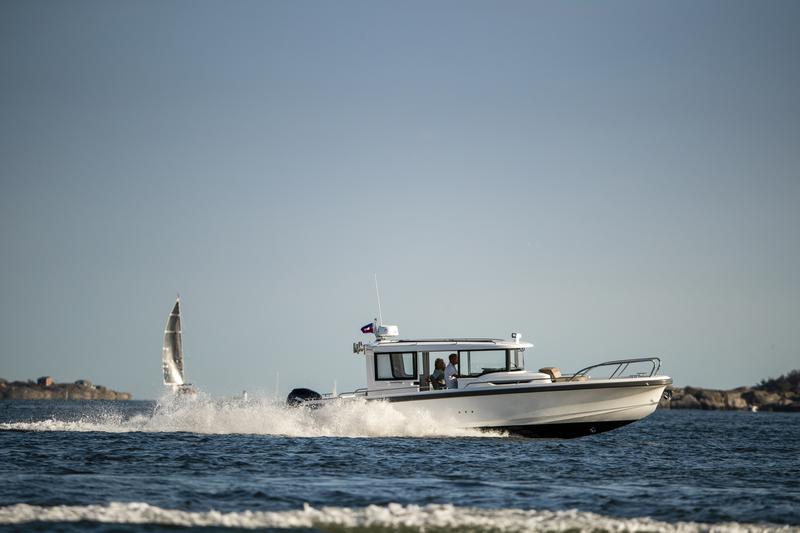 Book yachts online - motorboat - Nimbus Commuter 9 - STICH - rent