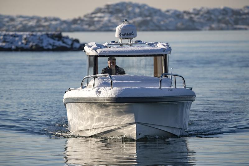 Book yachts online - motorboat - Nimbus Commuter 9 - STICH - rent