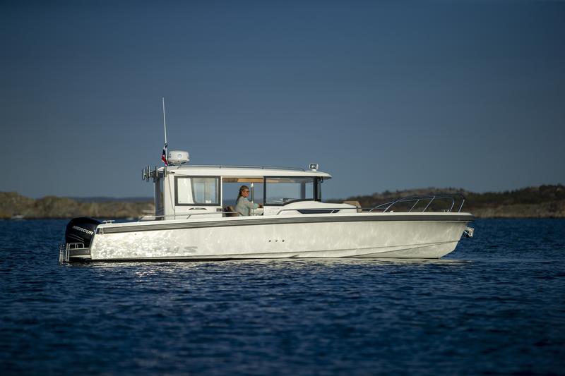 Book yachts online - motorboat - Nimbus Commuter 9 - STICH - rent