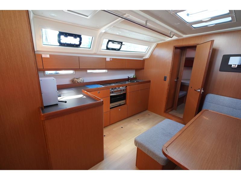 Book yachts online - sailboat - Bavaria 46 Cruiser - Monsieur - rent