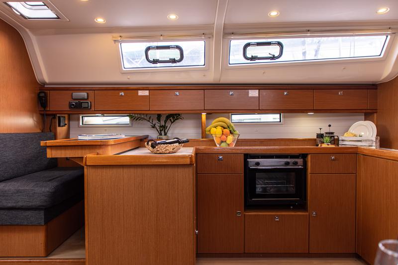 Book yachts online - sailboat - Bavaria 51 Cruiser - Philoctetes - rent