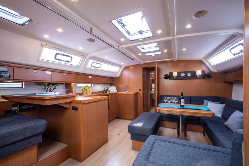 Book yachts online - sailboat - Bavaria 51 Cruiser - Philoctetes - rent