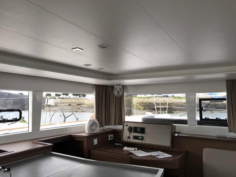 Book yachts online - catamaran - Lagoon 450S - Arome - rent
