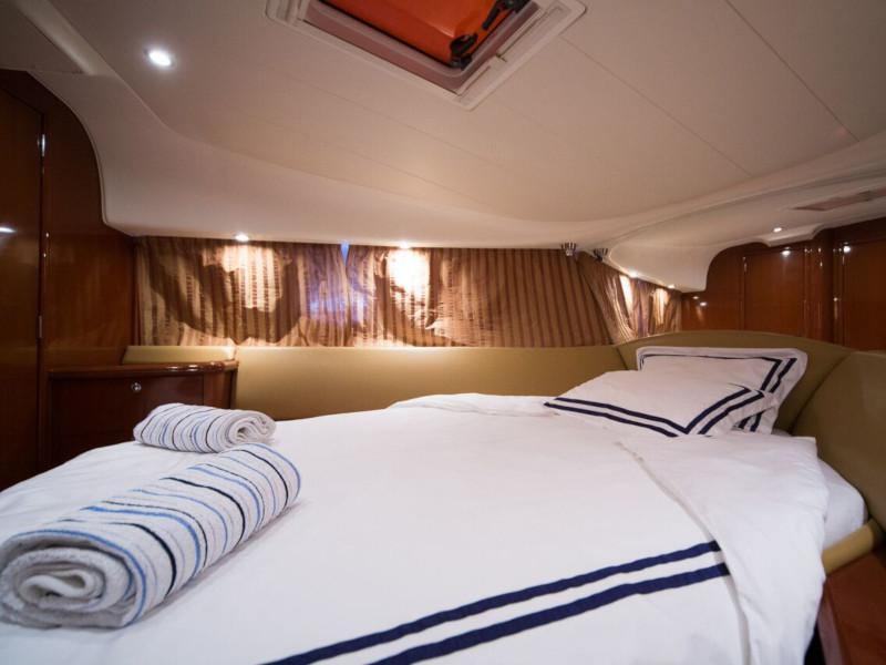 Book yachts online - motorboat - Prestige 36 - Katija - rent