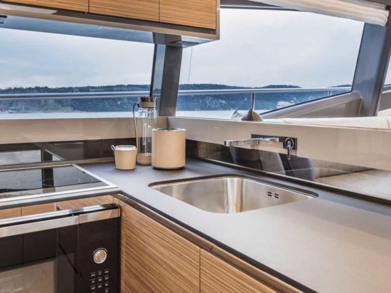 Book yachts online - motorboat - Ferretti 450 - Lady Esmeralda - rent