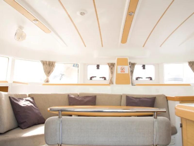Book yachts online - catamaran - Lagoon 380 S2 - Discovery - rent