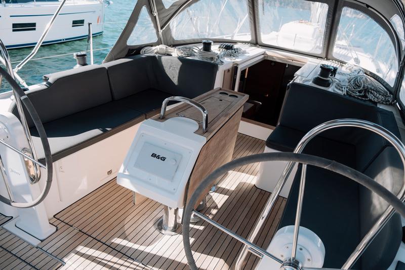 Book yachts online - sailboat - Bavaria C42 - ARUNA - rent