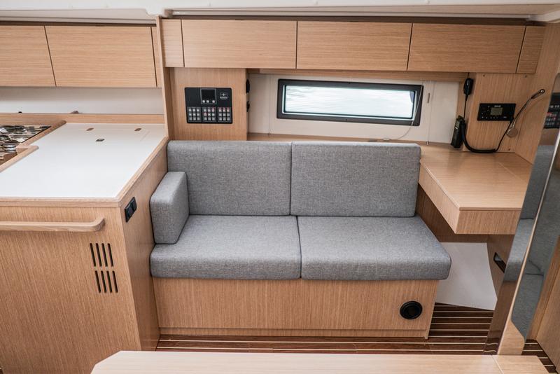 Book yachts online - sailboat - Bavaria C42 - ARUNA - rent