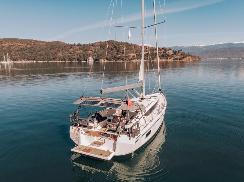 Book yachts online - sailboat - Bavaria C42 - ARUNA - rent