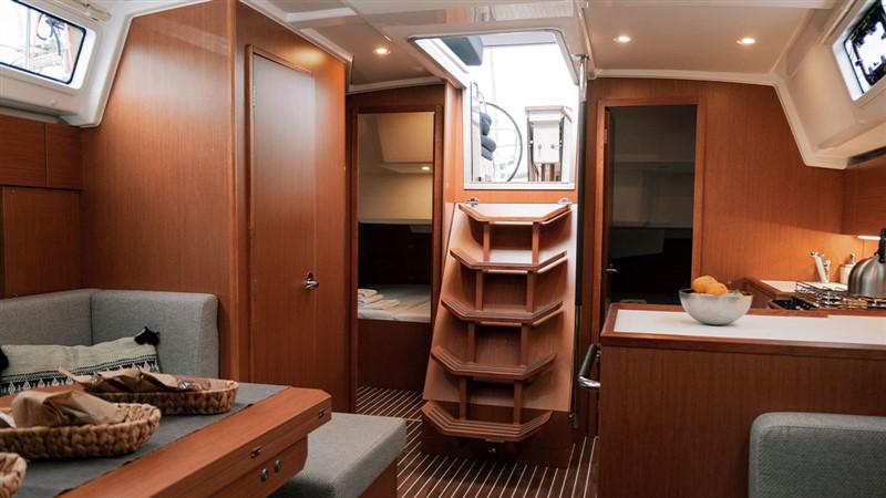 Book yachts online - sailboat - Bavaria C42 - NOMAD - rent