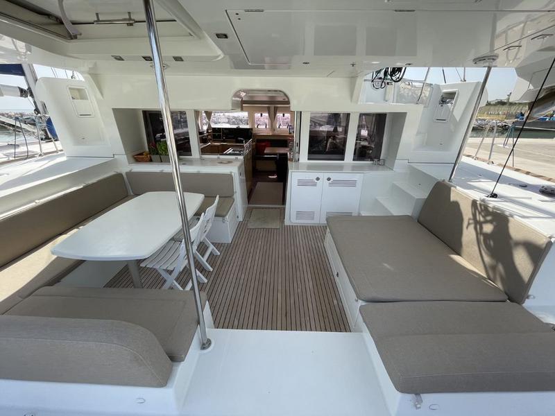 Book yachts online - catamaran - Lagoon 450  Flybridge - Zia Nella - rent