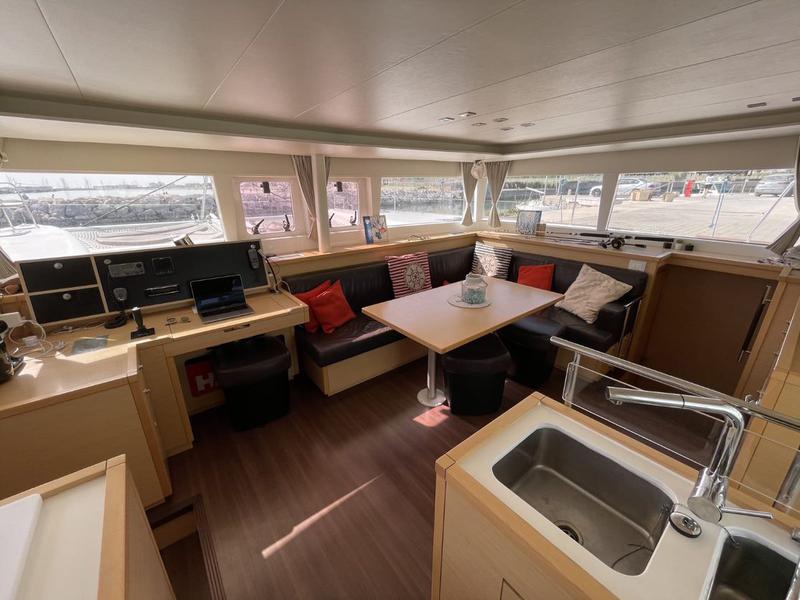Book yachts online - catamaran - Lagoon 450  Flybridge - Zia Nella - rent