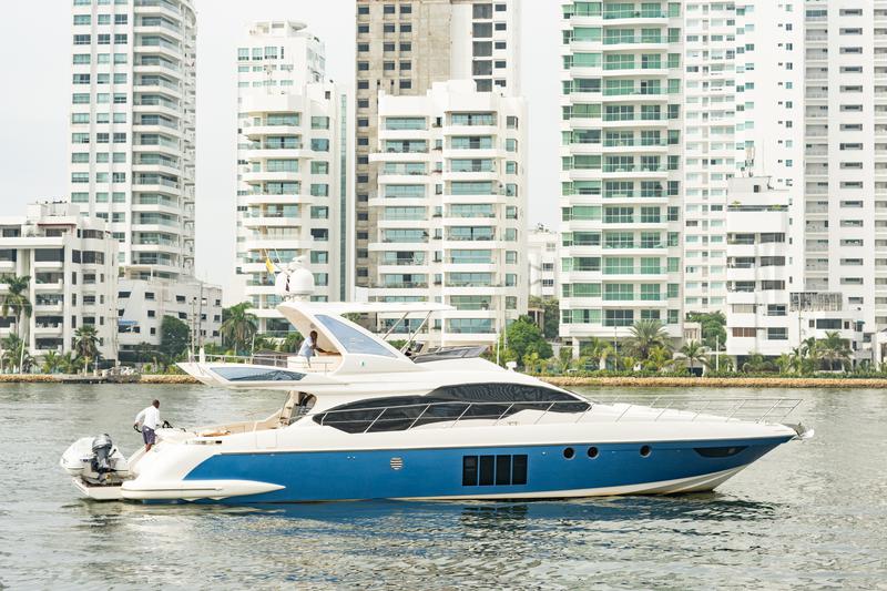 Book yachts online - motorboat - Azimut 64 Flybridge - Copacceti - rent