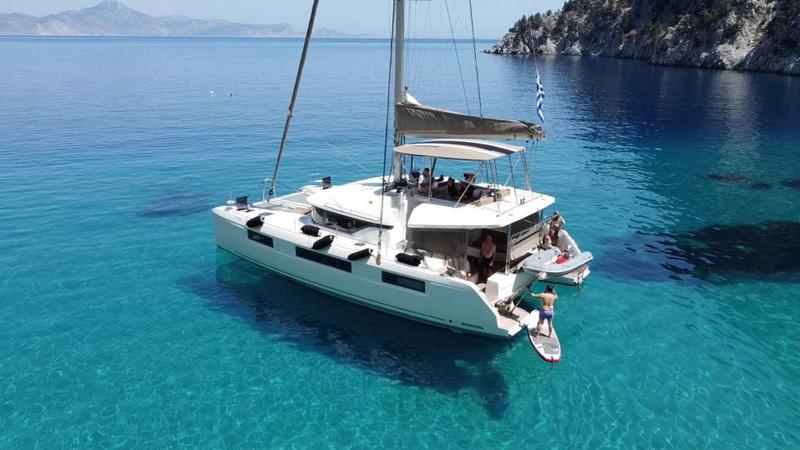 Book yachts online - catamaran - Lagoon 50 - VICTORIA (VIP EQUIPPED, Generator, Air-condition, Watermaker, Teak cockpit, Underwater lights, TV, Icemaker, 2 SUP, Wifi) *Skippered only* - rent